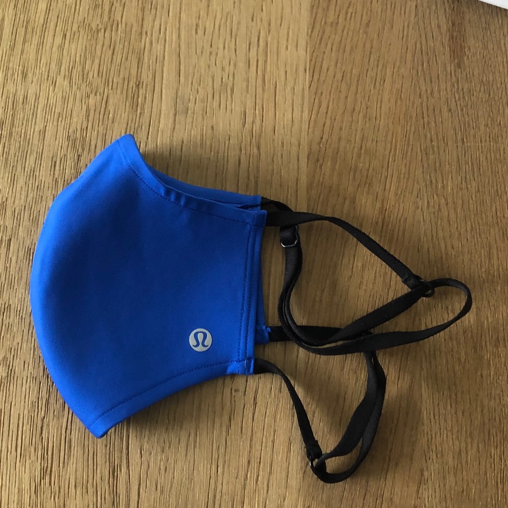 Lululemon double strap face mask